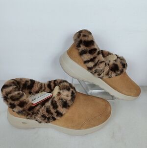 NIB Skechers On-the-GO Joy Cozy Catch Suede Faux Fur Slip-On Slippers, 7